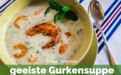 Geeiste Gurkensuppe mit Garnelen